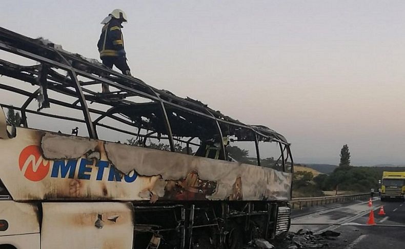 İzmir'den İstanbul'a giden yolcu otobüsü alev alev yandı