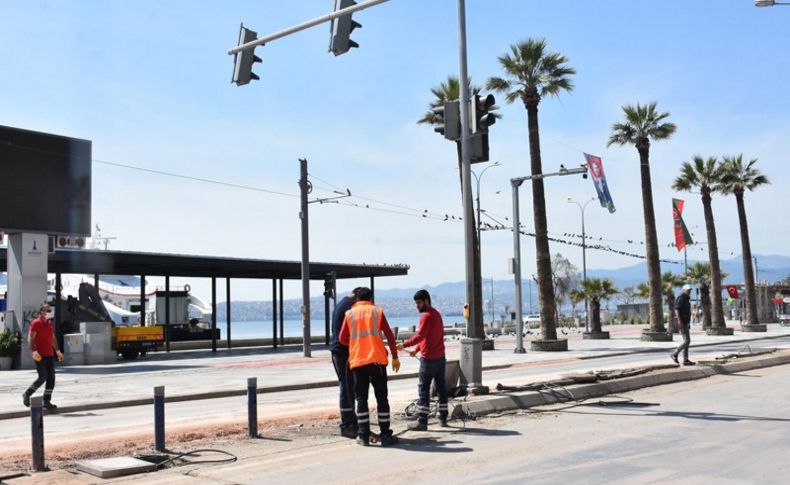 İzmir'in sessiz sokaklarında altyapı mesaisi!