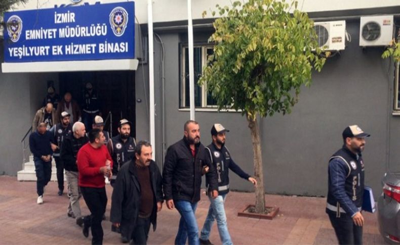 İzmir polisi göçmen kaçakçılarını geçit vermiyor