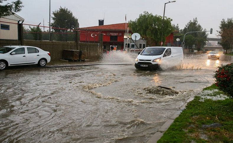 İzmir yağmura teslim