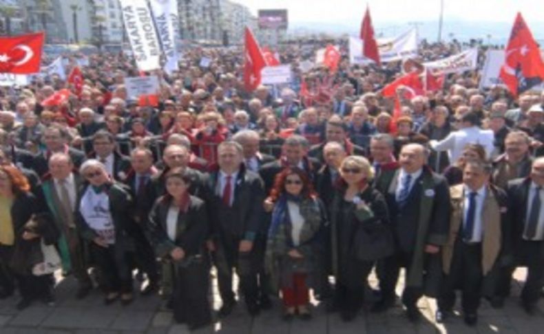 İzmir'de 'Türkiye adaletini arıyor' mitingine binlerce avukat katıldı; 'Tünelin ucu görünmüştür'