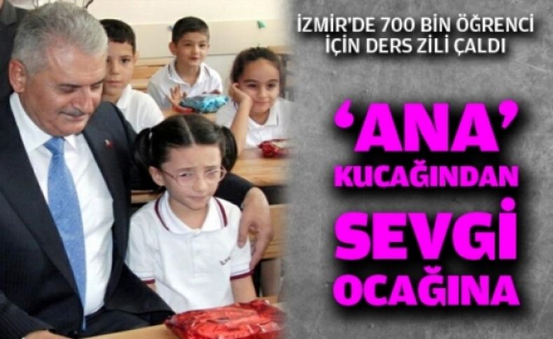 İzmir'de 700 bin öğrenci için ders zili çaldı