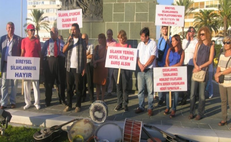 İzmirde bireysel silahlanmaya tepki eylemi düzenlendi