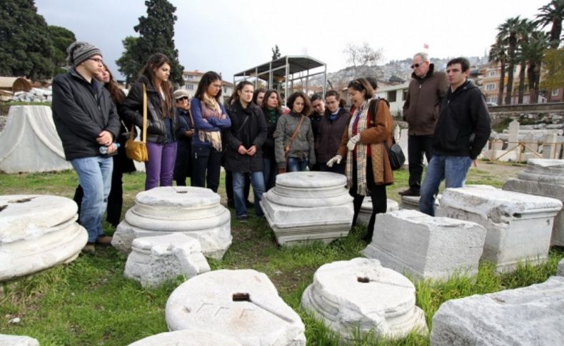 İzmir’in gençleri İzmir’i öğreniyor