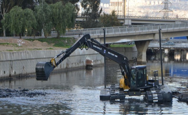 İzmir'in yeni dere temizlik aracı geldi