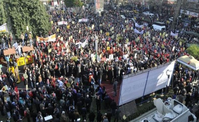 Izmit'te 10 Bin Kişilik 'milli Iradeye Sahip Çikalim' Yürüyüşü