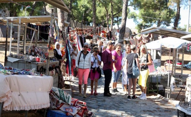 Kadifekale'de turist pazarı