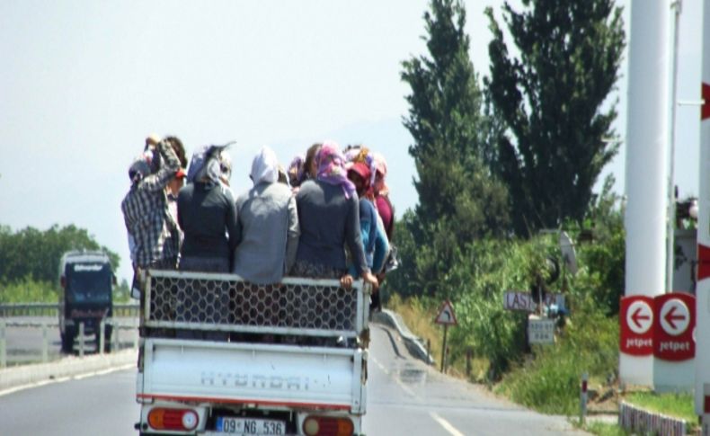 Kadın işçilerin açık kamyonet kasasında ölüm yolculuğu