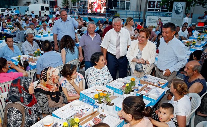 Kadir Gecesi’nde bereket sofrası kuruldu