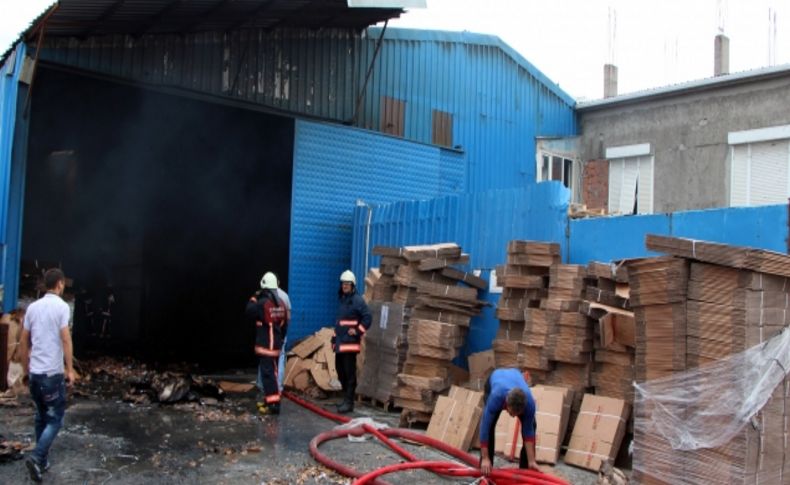 Kağıt fabrikasında yangın