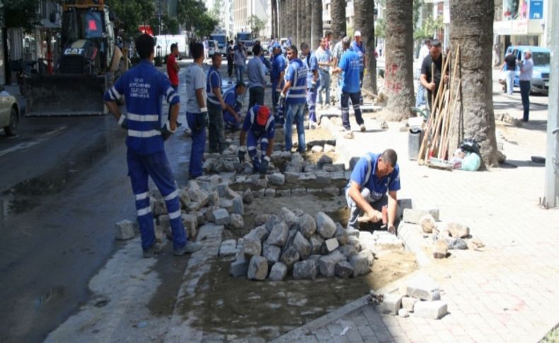 Kaldırım taşları sabah döşeniyor, akşam sökülüyor