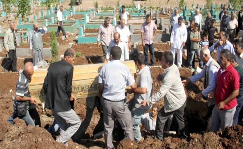 Kan davası vahşetinin kurbanları Diyarbakır’da toprağa verildi