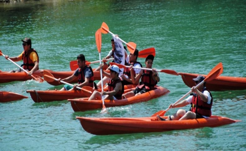 Kanocular, Manavgat Irmağı'nda su sporu gösterisi yaptı