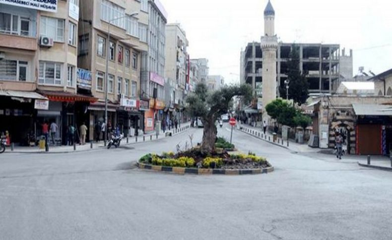 Bir kent diken üstünde; Zırhlı araçlar yola çıktı