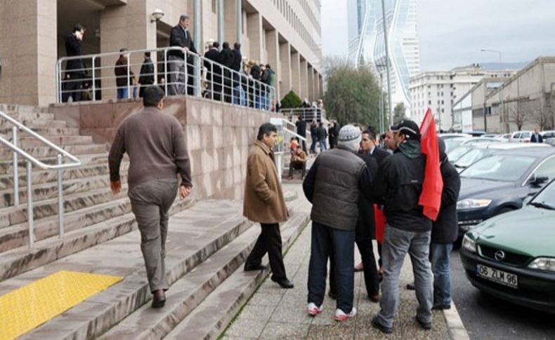 Boşanmak isteyen eşini jiletle doğradı