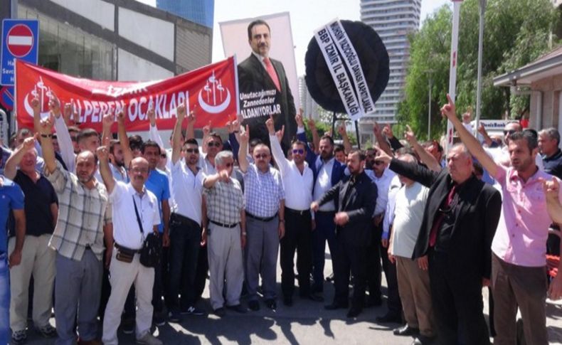 İzmir'de Yazıcıoğlu için siyah çelenk