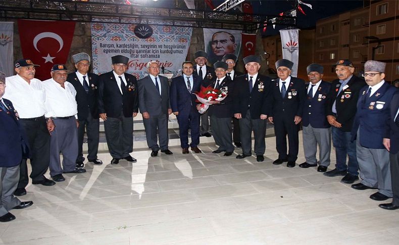 Karabağlar Belediyesi’nden birlik beraberlik iftarı