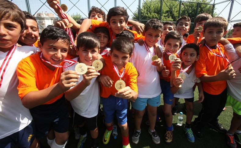 Karabağlar’da yaz spor okulları başlıyor