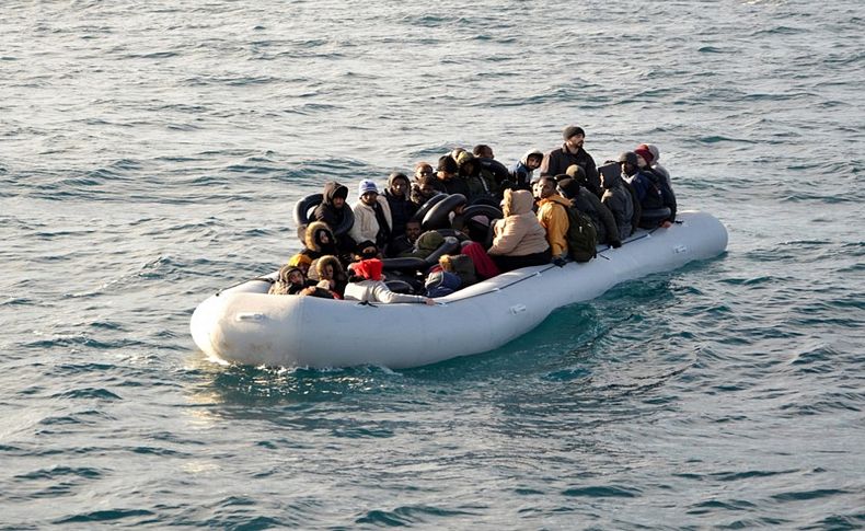 Karaburun'da 42 göçmen yakalandı