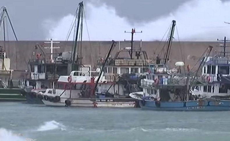 Karaburun'da fırtına etkili oldu