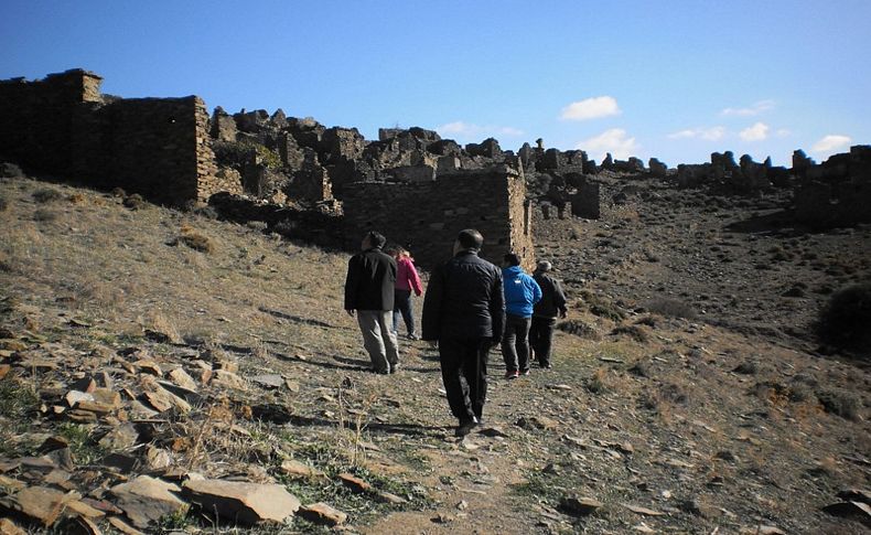 Karaburun'un tarihi köyünde inceleme