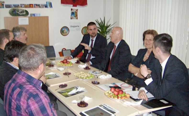 Karadağ Büyükelçisi, BALKANDER’i ziyaret etti