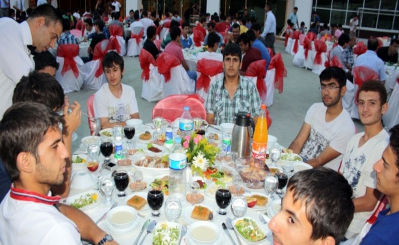 Kardeşlik projesi için Bursa'ya gelen öğrenciler iftarla uğurlandı