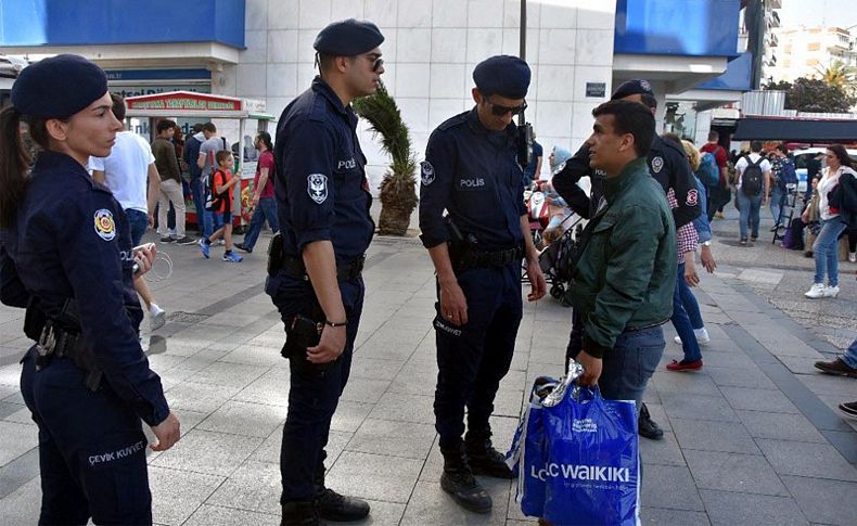 Karşıyaka çarşısında bomba alarmı!