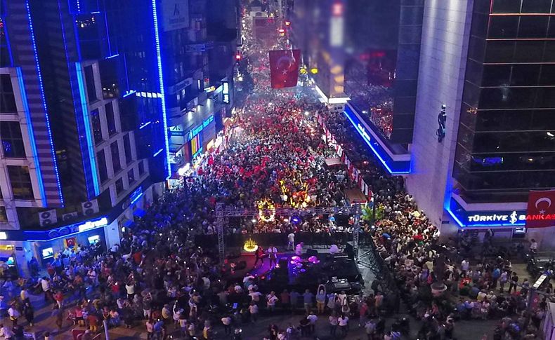 Karşıyaka’da 30 Ağustos’a muhteşem kutlama