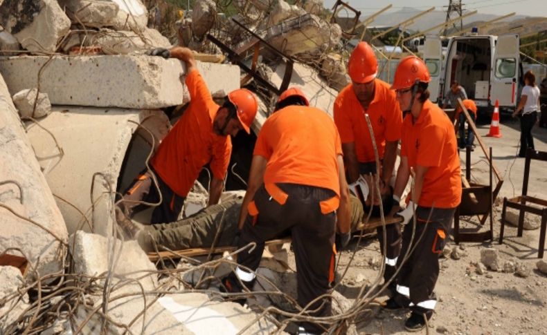 Karşıyaka depremi unutmadı