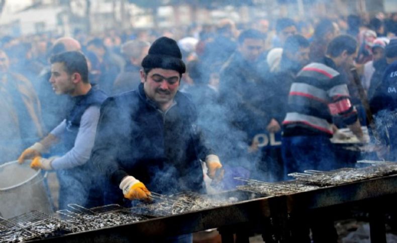 Karşıyaka'da hamsi şöleni