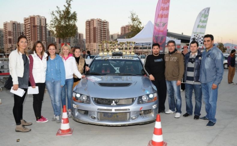 Karşıyaka'da oto slalom heyecanı