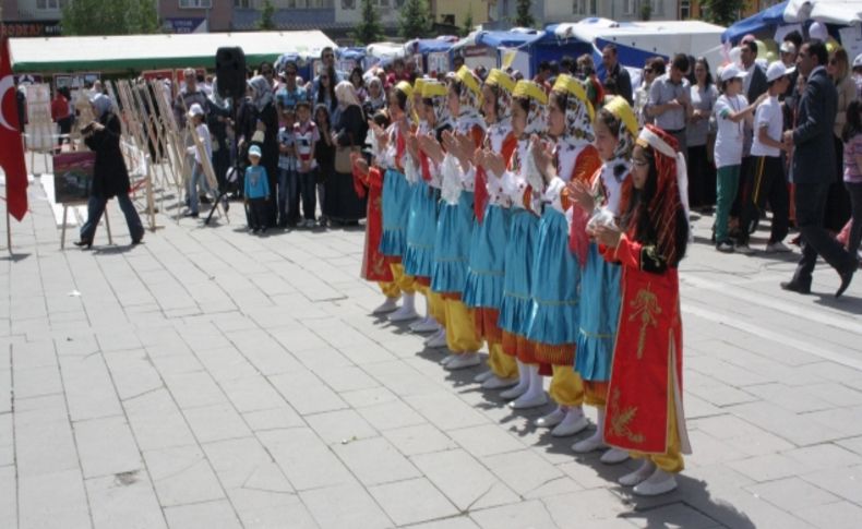 Kars’ta geleceğin bilim adamları hünerlerini sergiledi