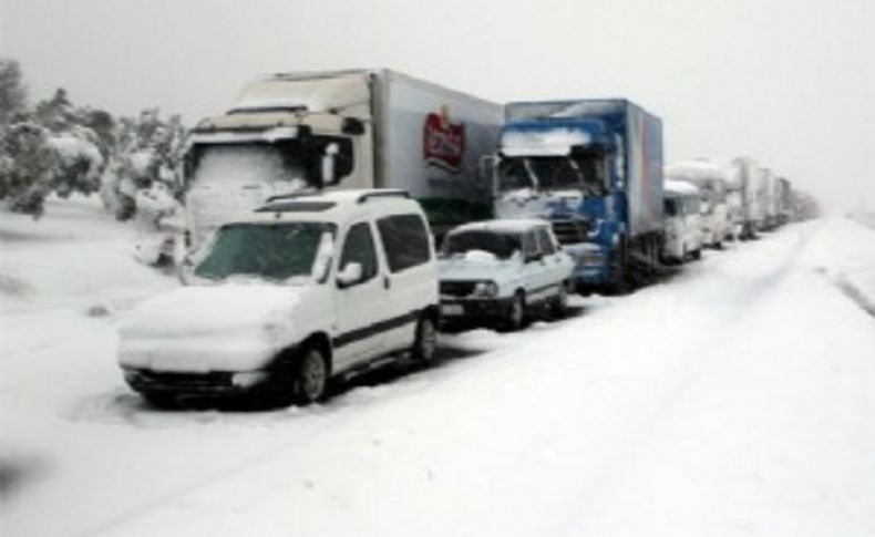 İzmir-Manisa yolu ulaşıma kapandı