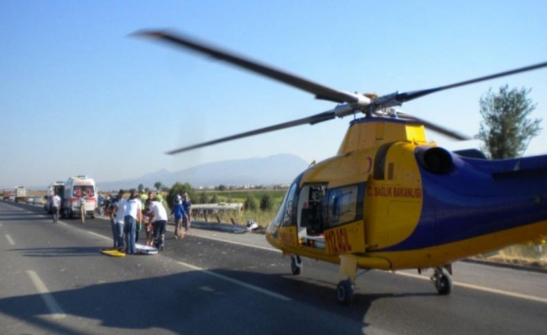 Kaza yapan işçiler ambulans helikopterle hastaneye yetiştirildi