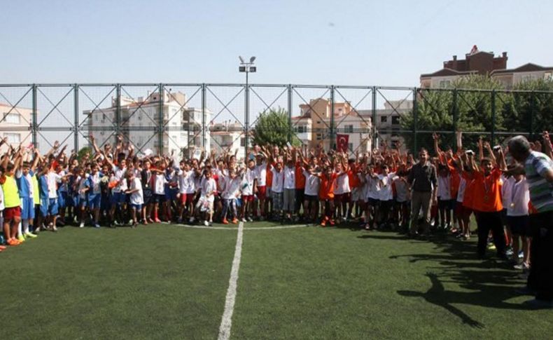 Karabağlar’da gençler turnuvada yeteneklerini gösterdiler