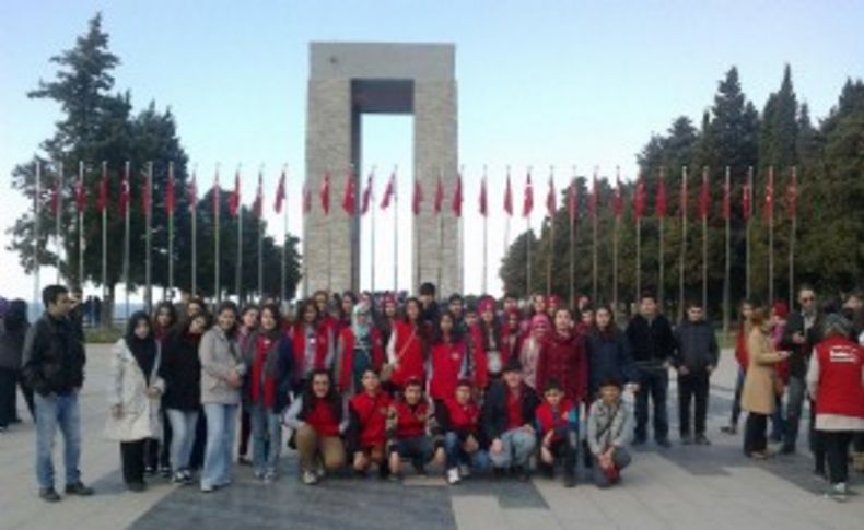 Kemalpaşalı çocuklara Çanakkale'de tarih dersi