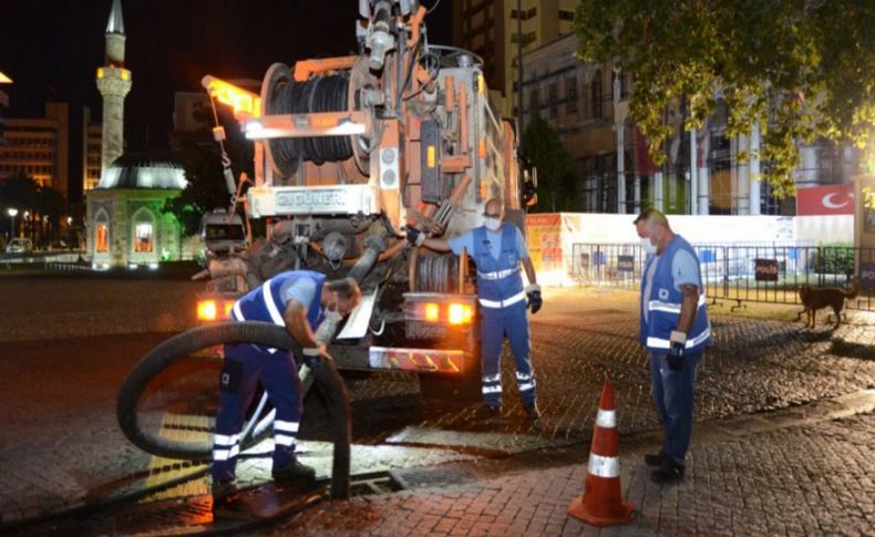 Kemeraltı'nda yağmur suyu kanalı temizliği!