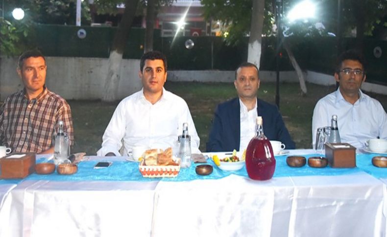 Başkan Uğurlu muhtarlarla iftarda buluştu