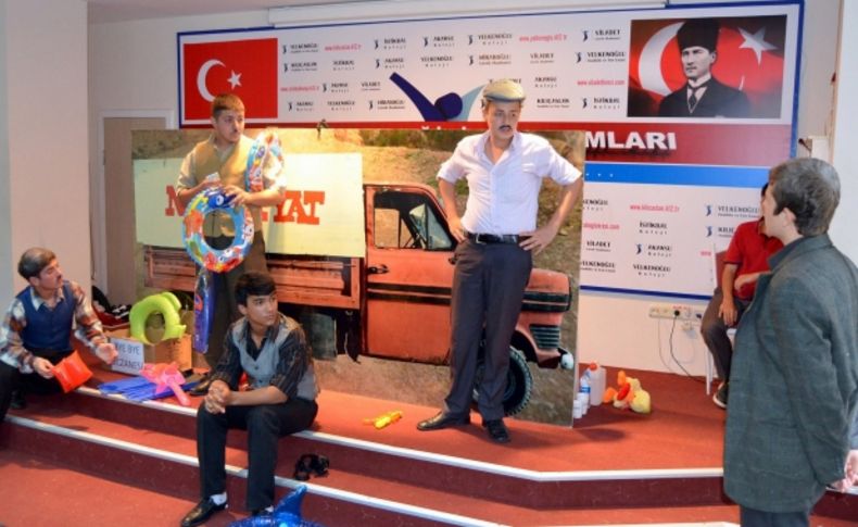 Kılıçaslan Tiyatro Topluluğu sezonu ‘Kamyon’la açtı