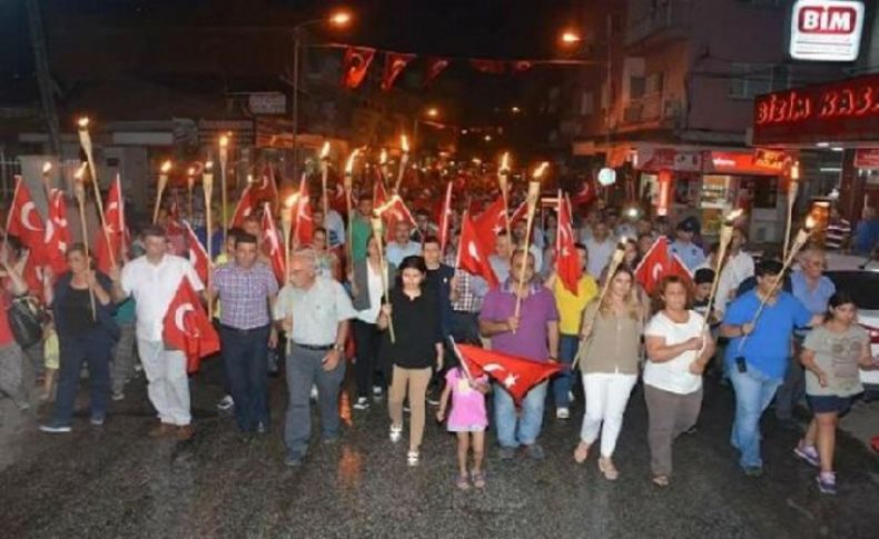 Kiraz'da fener alayı yürüyüşü