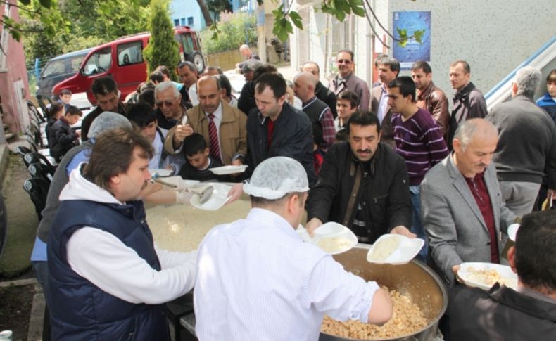 Kirmanlı Mahallesi'nde Kutlu Doğum aşı dağıtıldı