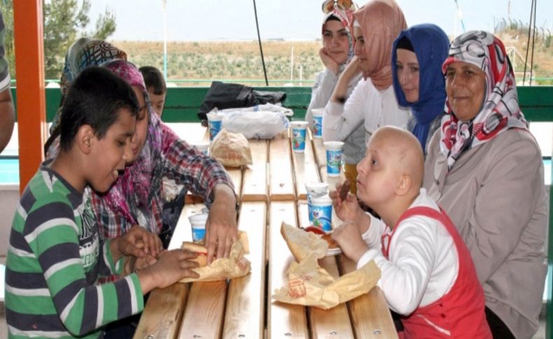 Kızılay engelli öğrencileri kampta ağırladı