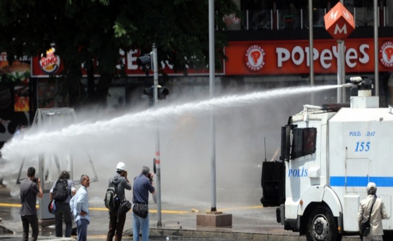 Kızılay’da izinsiz gösteriye polis müdahale etti