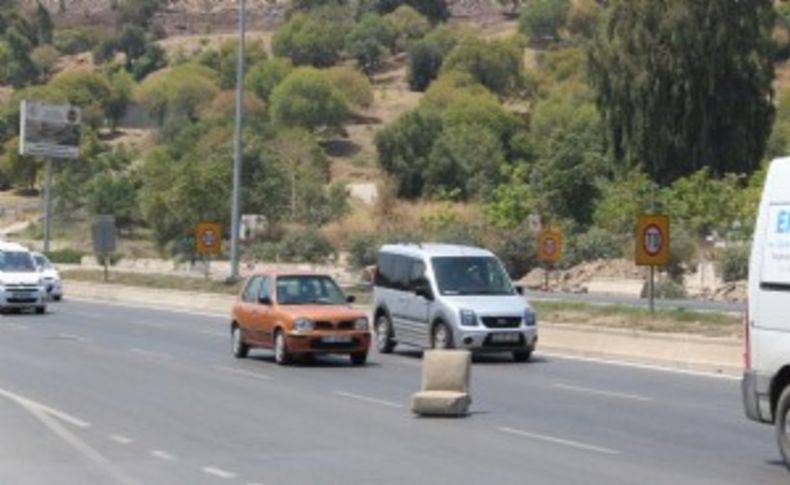 Yol ortasında tekli koltuk unutuldu