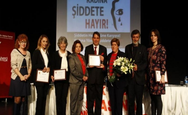 Konak ‘kadına şiddete hayır” dedi