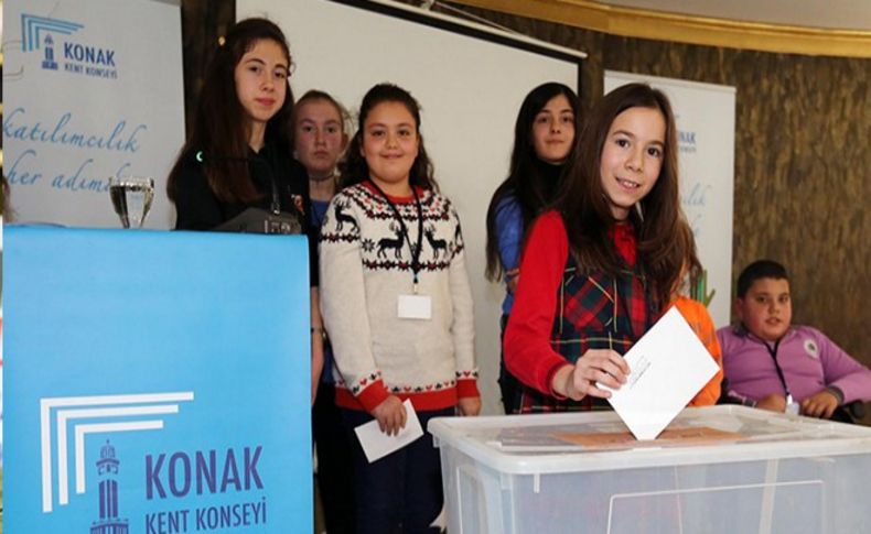 Konaklı çocuklardan demokrasi örneği