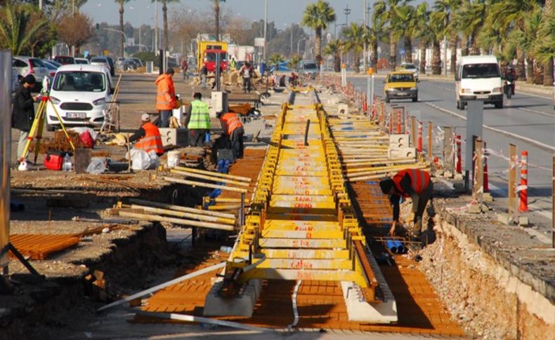 Konak tramvay hattı ilerliyor