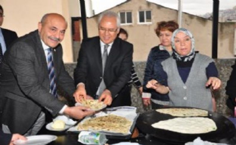 KONFED'in Cuma etkinliklerine yoğun ilgi