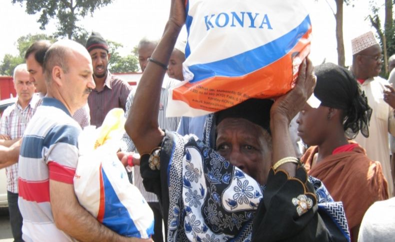 Konyalı doktorlar Kenya'da Ramazan yardımı dağıttı